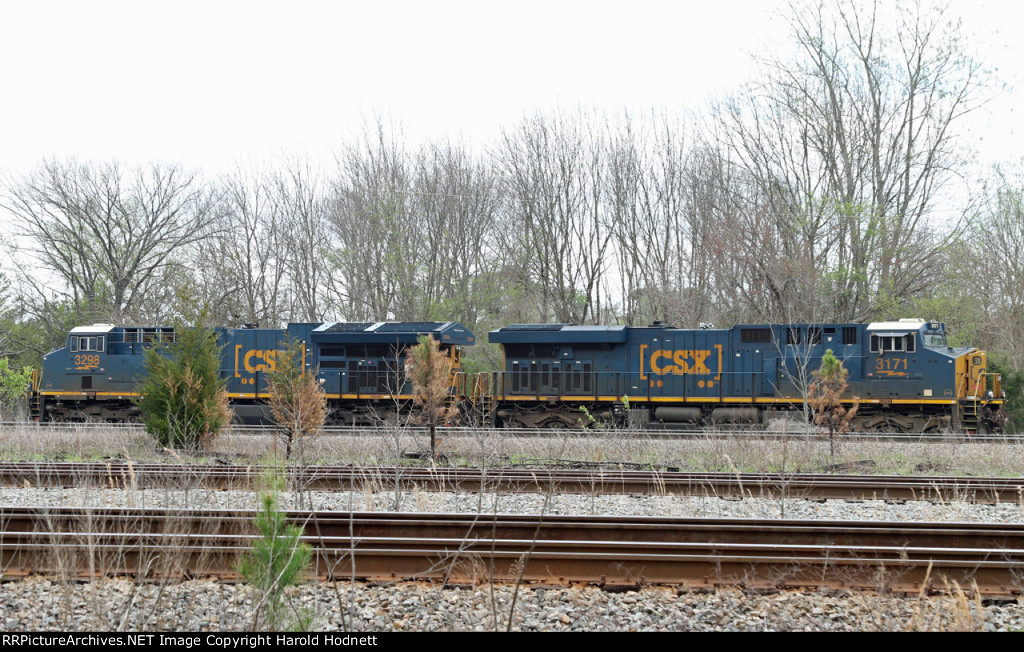 CSX 3171 & 3298 north of the tower